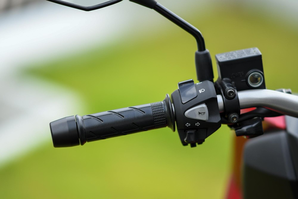 機車手把黏黏的怎麼辦?原因解析與實用清潔對策分享