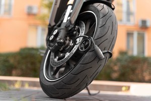 機車輪胎12吋推薦怎麼選？教你挑選耐用、安全的好輪胎！