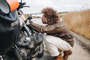 機車被弄倒怎麼處理？釐清責任歸屬與求償管道！