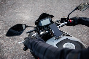 機車手機支架推薦哪一款？選購攻略、安裝方式一文看懂！