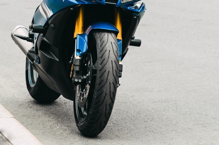 YAMAHA R1價錢多少？專業機車行實說值不值得買！