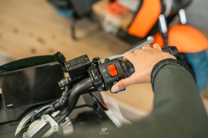 機車接電怎麼做？電瓶沒電救援步驟一次看懂